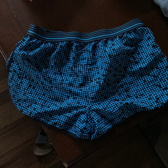 Under Armour athletic shorts - Picture 3 of 3